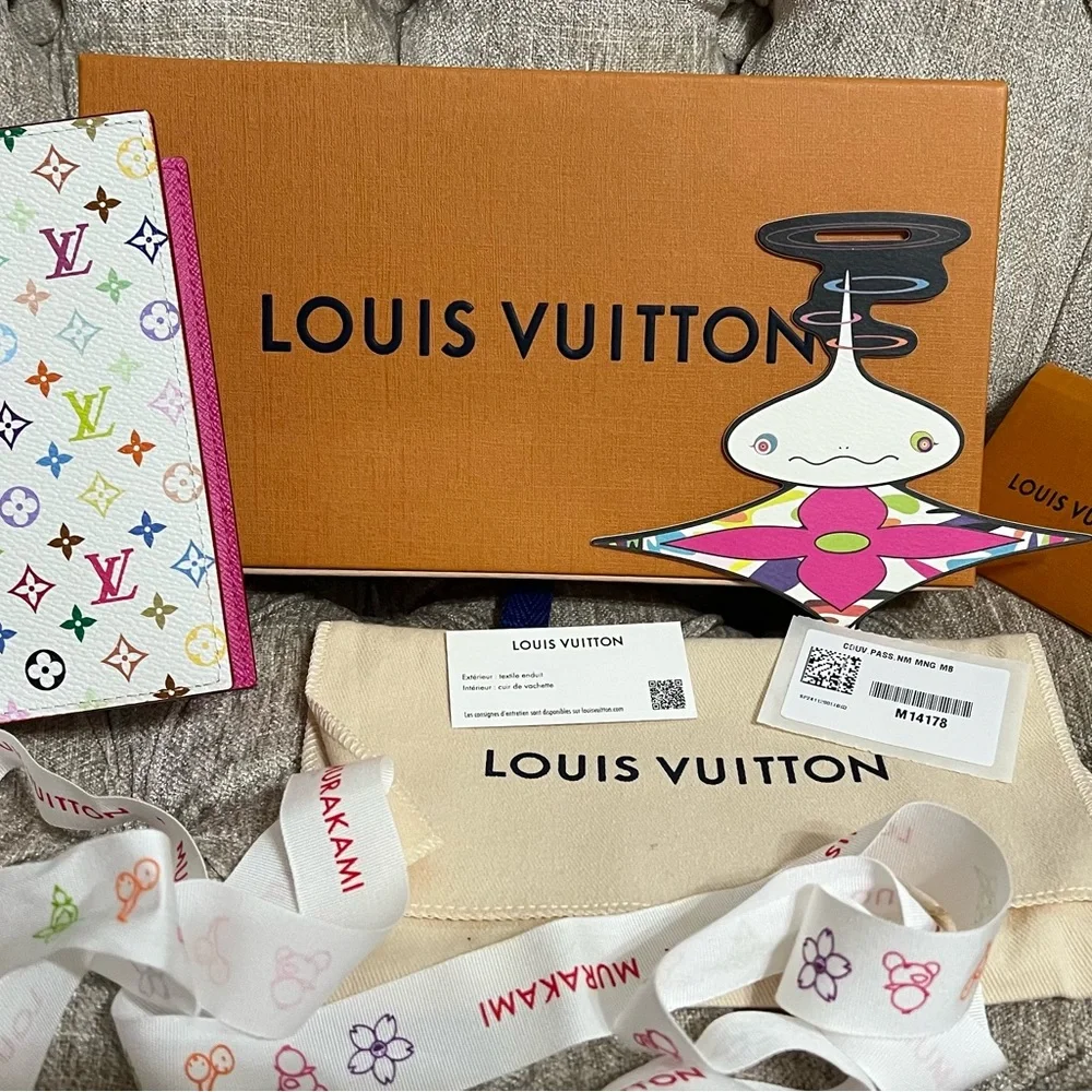 Louis Vuitton Murakami Multicolored Passport Card Holder NWT - Picture 2 of 5